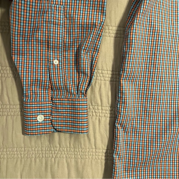 Duluth Trading Co Relaxed Fit Wrinkle Fighter Button Checkered Shirt - Picture 4 of 6